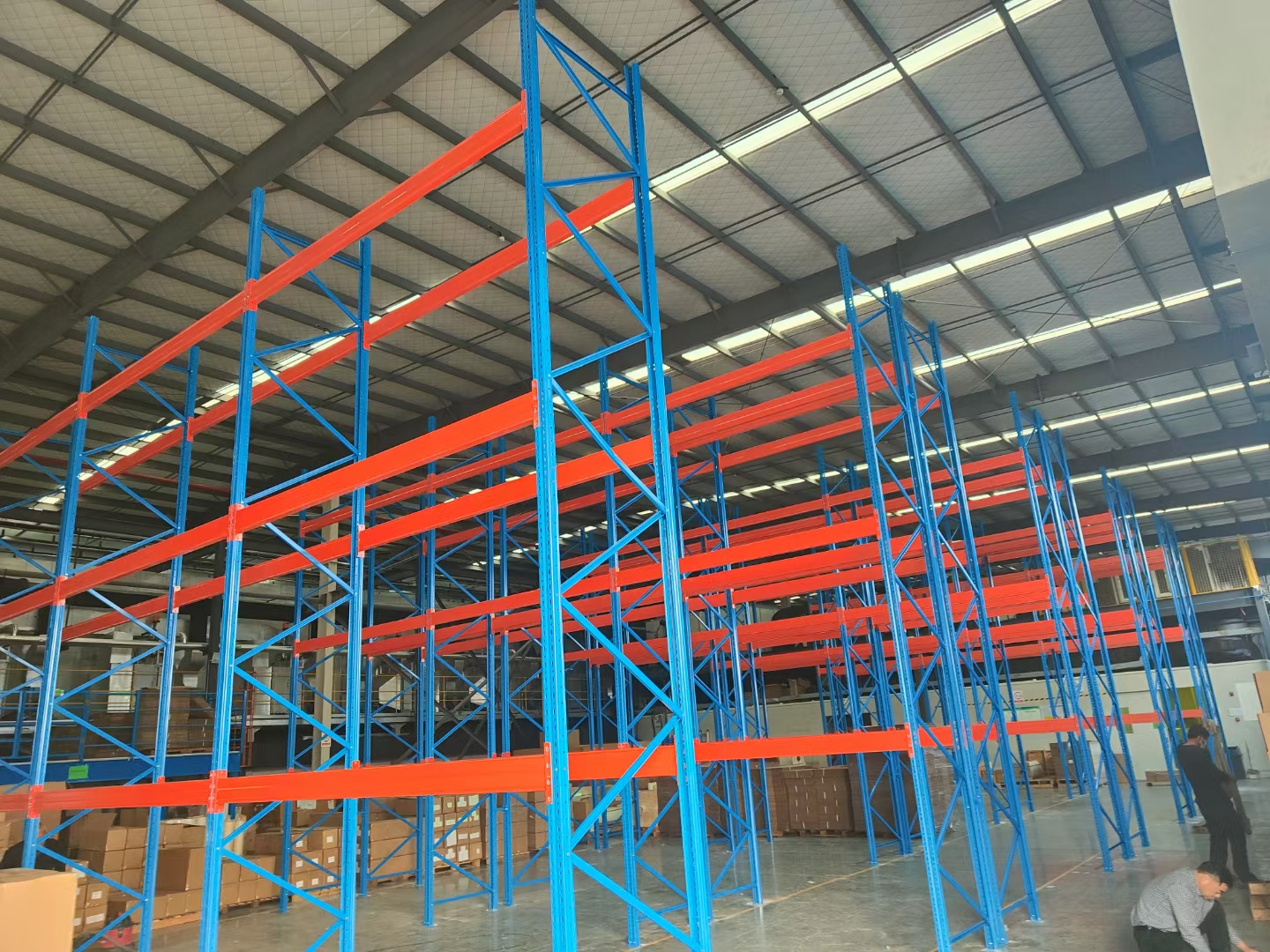 倉(cāng)庫(kù)貨架規(guī)劃廠家哪里找？--找深圳兄弟貨架